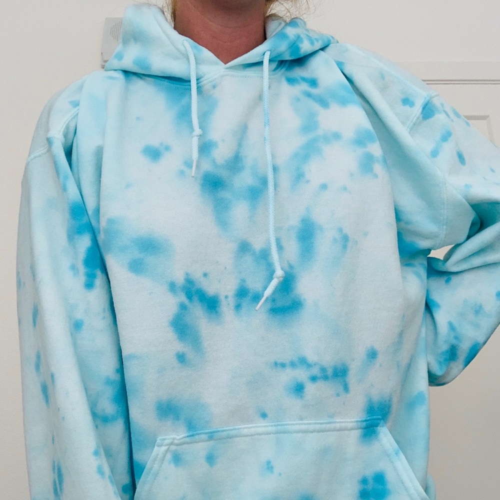BLUE TYE DYE SWEATSHIRT